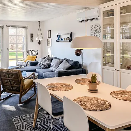 1 Bedroom Beautiful In בית נופש *