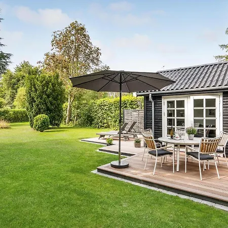 1 Bedroom Beautiful In Сasa de vacaciones