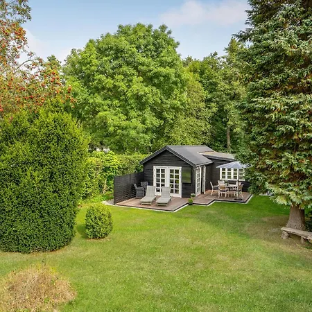 1 Bedroom Beautiful In Сasa de vacaciones *