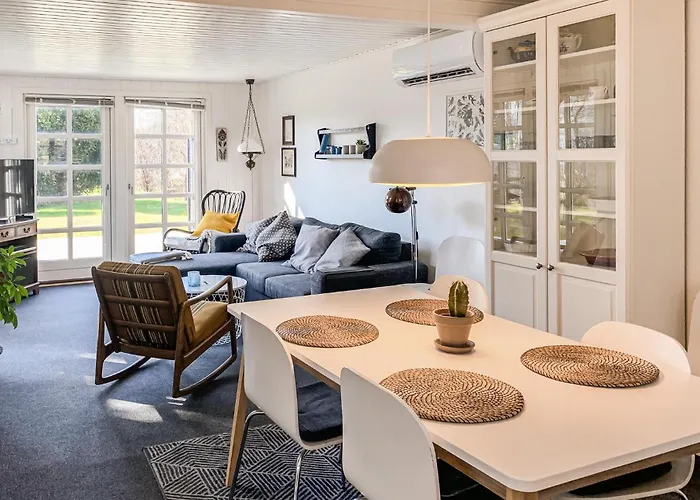 1 Bedroom Beautiful In Сasa de vacaciones *