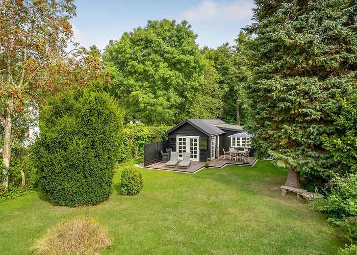 1 Bedroom Beautiful In Сasa de vacaciones *